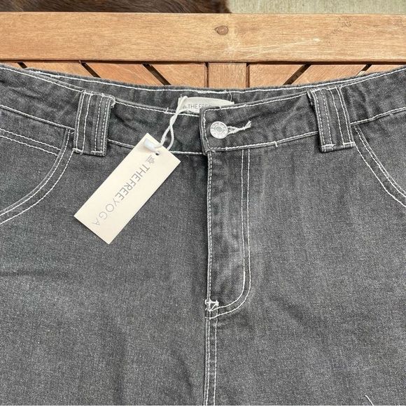 THEFREEYOGA NWT Black Denim White Stitch Cut Off Frayed Shorts - Picture 2 of 8